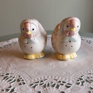 Vintage Hen  Salt and Pepper Shakers